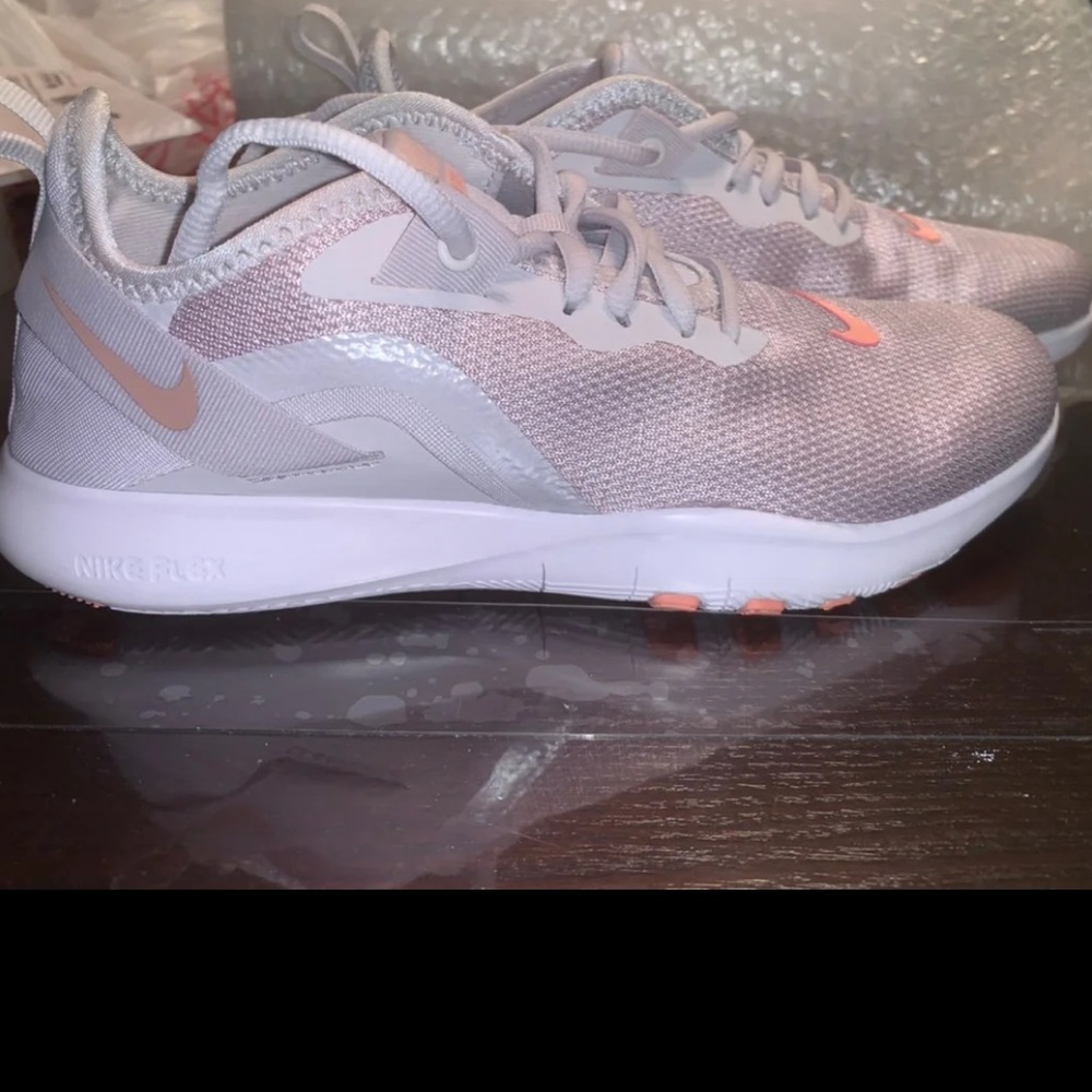 Womens nike shoes